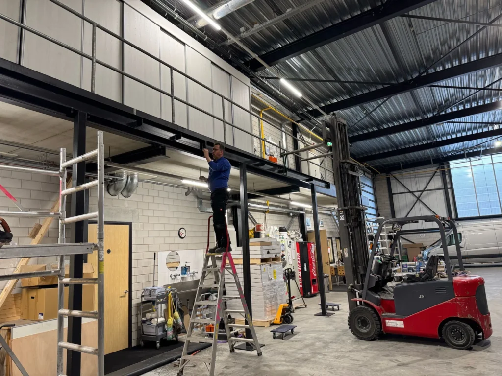 Bordesconstructie met trap