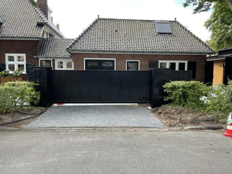 Poorten en hekwerk Villa in Vught